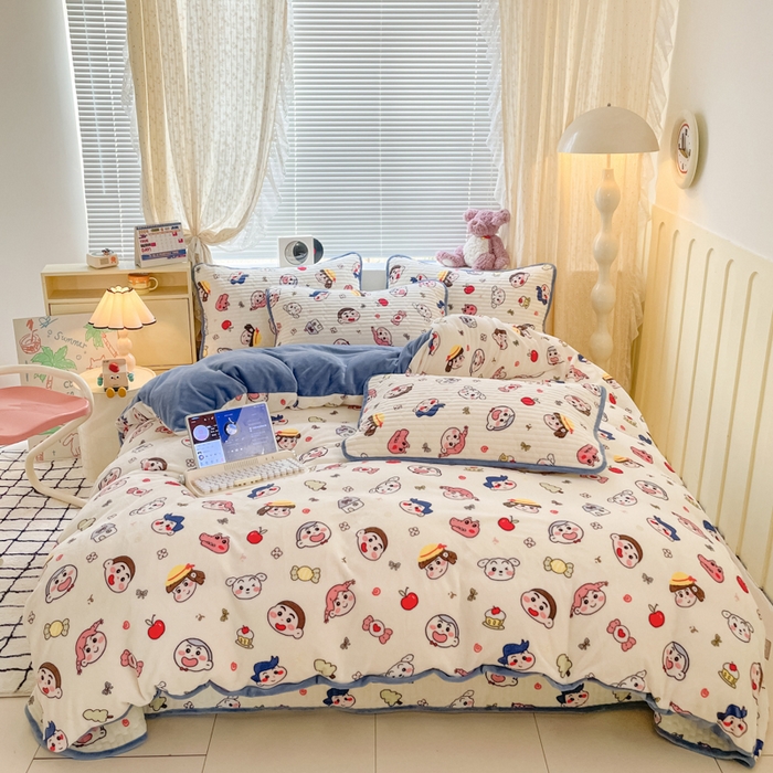 91家纺网 家纺一手货源 找家纺 云玲时尚 2025新款高克重牛奶绒印花床盖四件套 快乐一家