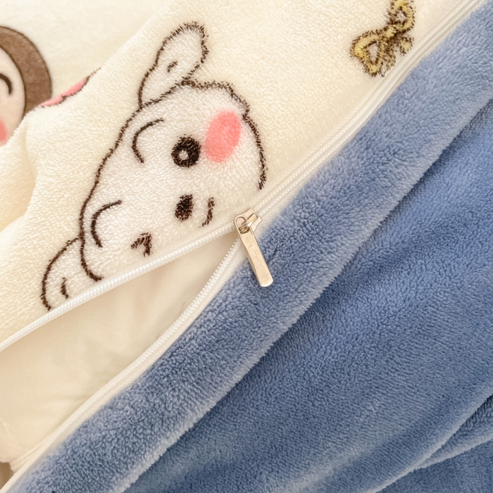 91家纺网 家纺一手货源 找家纺 云玲时尚 2025新款高克重牛奶绒印花床盖四件套 快乐一家