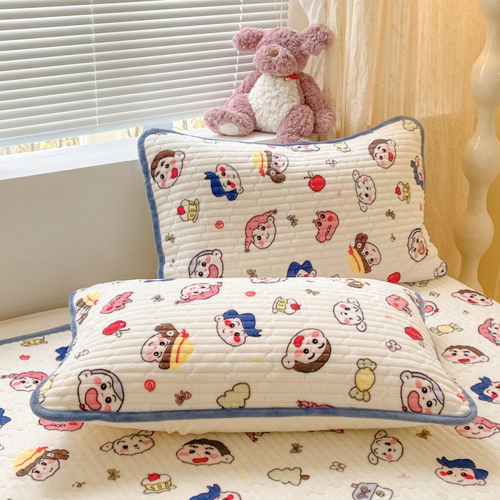 91家纺网 家纺一手货源 找家纺 云玲时尚 2025新款高克重牛奶绒印花床盖四件套 快乐一家