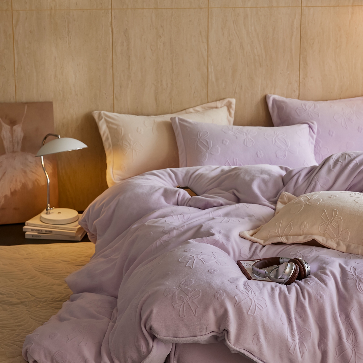 91家纺网 家纺一手货源 找家纺 亿梵家居 2025秋冬新款A类全消光牛奶绒立体5D雕花绒四件套-风格一 （提供买家秀） 蝴蝶结-新媚紫