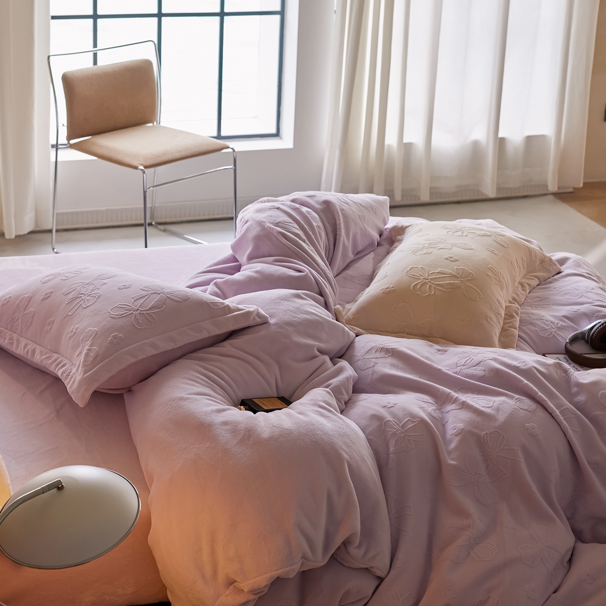 91家纺网 家纺一手货源 找家纺 亿梵家居 2025秋冬新款A类全消光牛奶绒立体5D雕花绒四件套-风格一 （提供买家秀） 蝴蝶结-新媚紫