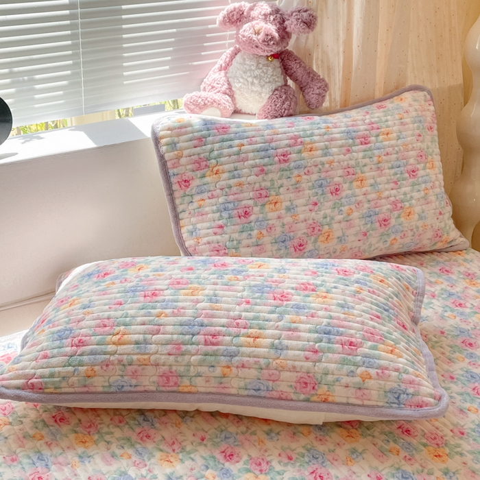 91家纺网 家纺一手货源 找家纺 云玲时尚 2025新款高克重牛奶绒印花床盖四件套 漫漫花海