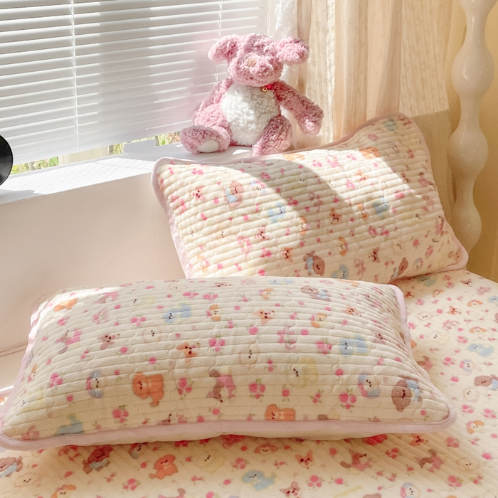 91家纺网 家纺一手货源 找家纺 云玲时尚 2025新款高克重牛奶绒印花床盖四件套 泡芙小狗