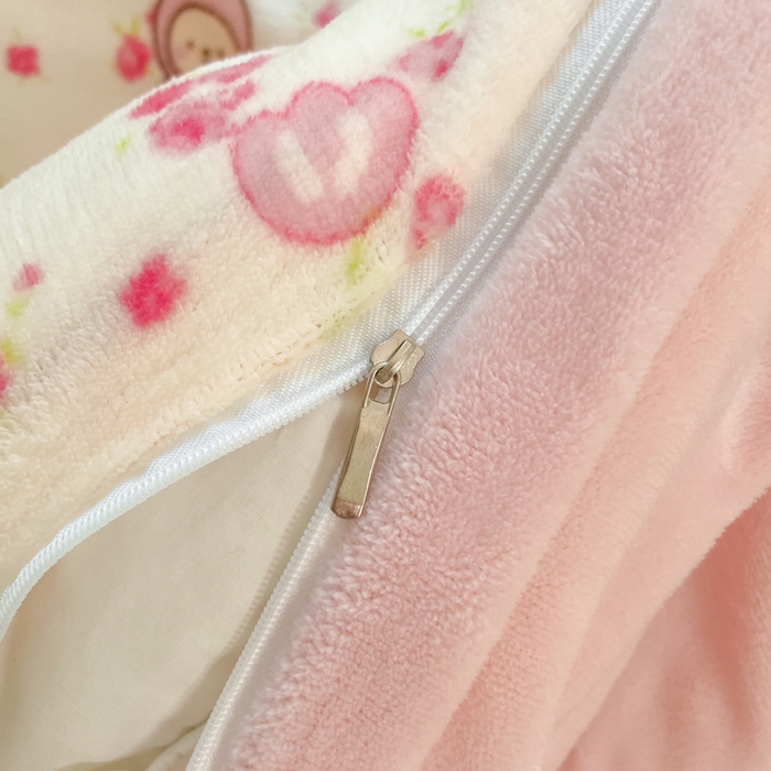 91家纺网 家纺一手货源 找家纺 云玲时尚 2025新款高克重牛奶绒印花床盖四件套 甜甜小兔