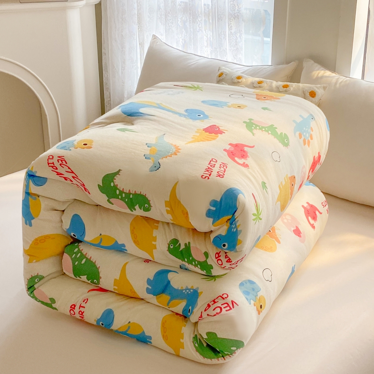 91家纺网 家纺一手货源 找家纺 小叮当家纺仓储工厂店 2025年新款A类母婴级宝宝被子豆豆绒牛奶针织棉被子儿童被子豆豆被大豆被春秋 牛奶针织被-恐龙萌游记