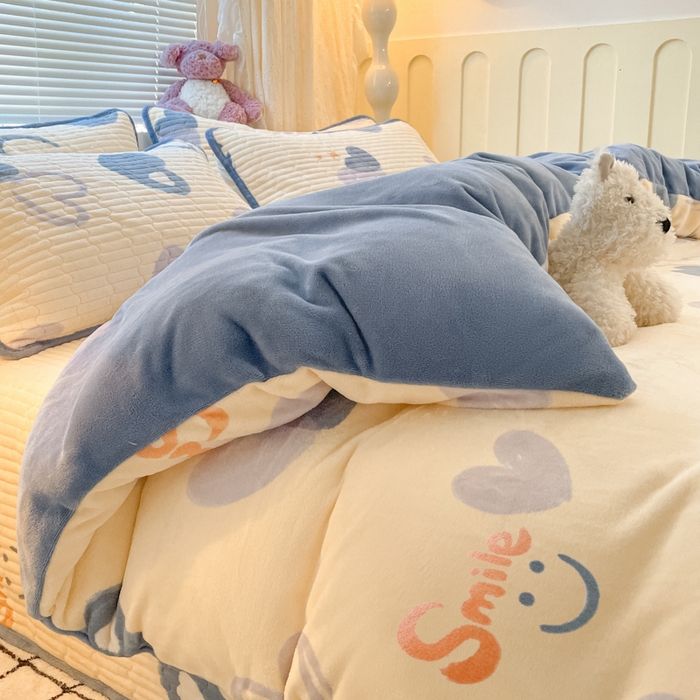 91家纺网 家纺一手货源 找家纺 云玲时尚 2025新款高克重牛奶绒印花床盖四件套 心相印