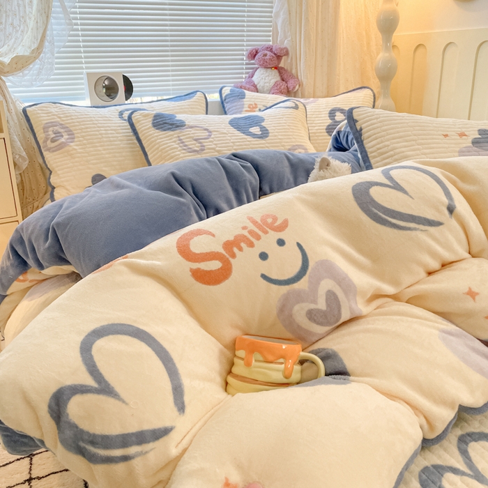 91家纺网 家纺一手货源 找家纺 云玲时尚 2025新款高克重牛奶绒印花床盖四件套 心相印