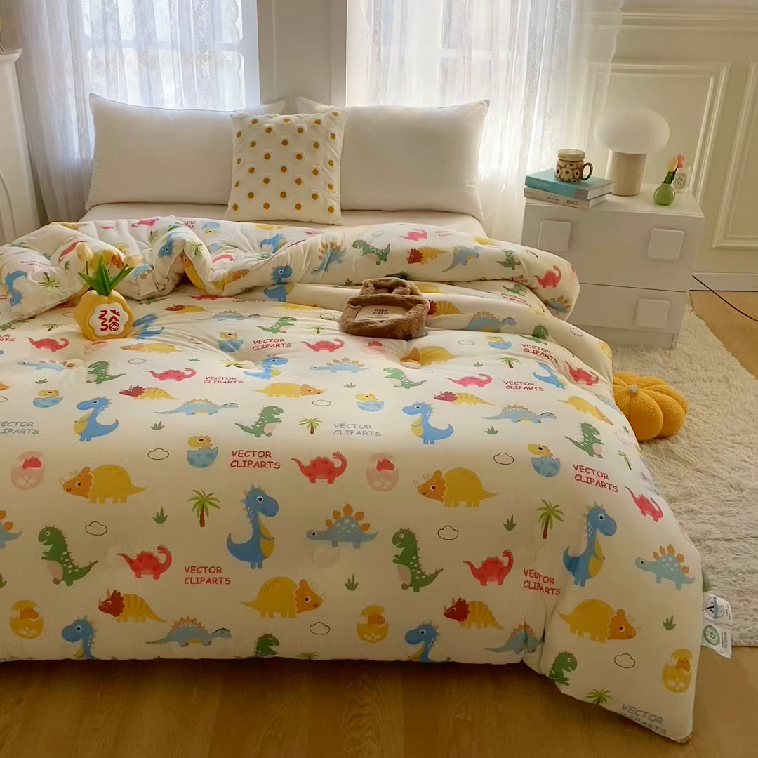 91家纺网 家纺一手货源 找家纺 小叮当家纺仓储工厂店 2025年新款A类母婴级宝宝被子豆豆绒牛奶针织棉被子儿童被子豆豆被大豆被春秋 牛奶针织被-恐龙萌游记