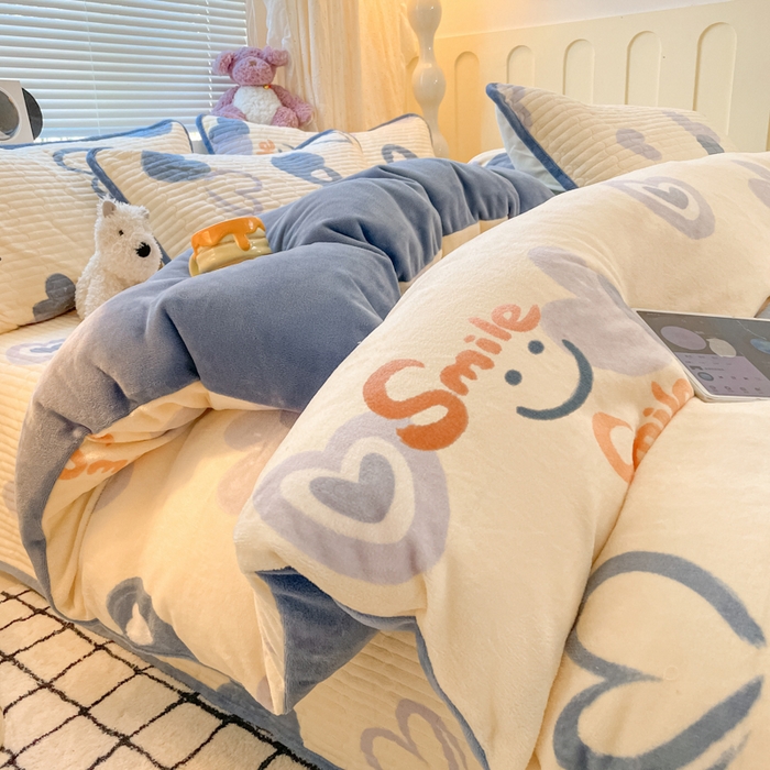 91家纺网 家纺一手货源 找家纺 云玲时尚 2025新款高克重牛奶绒印花床盖四件套 心相印