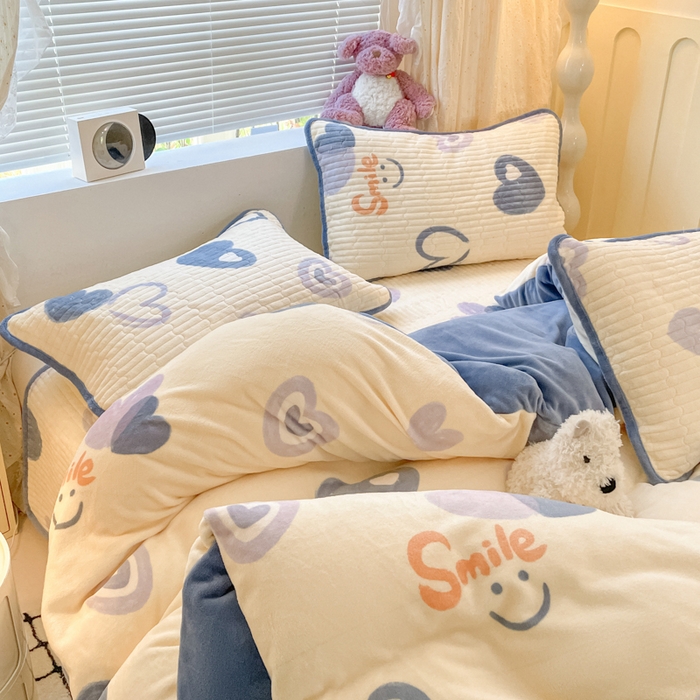 91家纺网 家纺一手货源 找家纺 云玲时尚 2025新款高克重牛奶绒印花床盖四件套 心相印