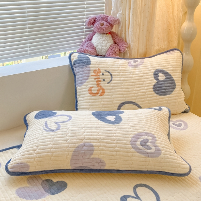 91家纺网 家纺一手货源 找家纺 云玲时尚 2025新款高克重牛奶绒印花床盖四件套 心相印