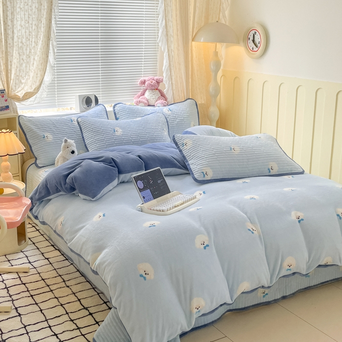 91家纺网 家纺一手货源 找家纺 云玲时尚 2025新款高克重牛奶绒印花床盖四件套 星愿小狗