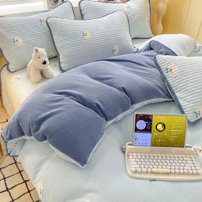 91家纺网 家纺一手货源 找家纺 云玲时尚 2025新款高克重牛奶绒印花床盖四件套 星愿小狗