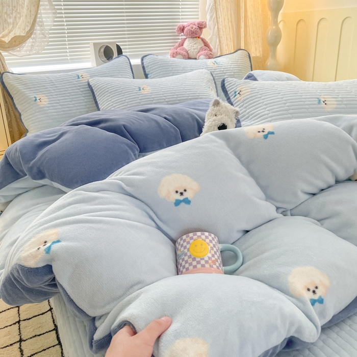 91家纺网 家纺一手货源 找家纺 云玲时尚 2025新款高克重牛奶绒印花床盖四件套 星愿小狗