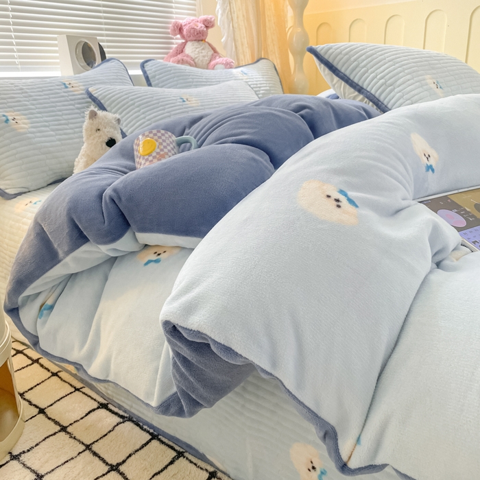 91家纺网 家纺一手货源 找家纺 云玲时尚 2025新款高克重牛奶绒印花床盖四件套 星愿小狗