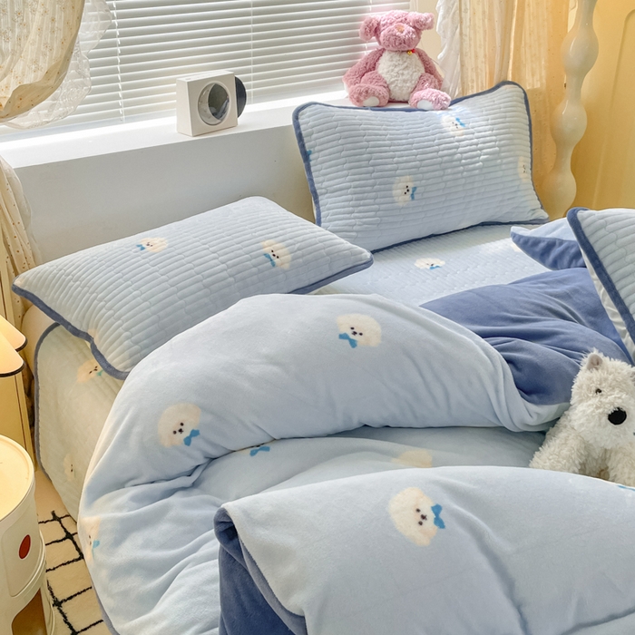 91家纺网 家纺一手货源 找家纺 云玲时尚 2025新款高克重牛奶绒印花床盖四件套 星愿小狗