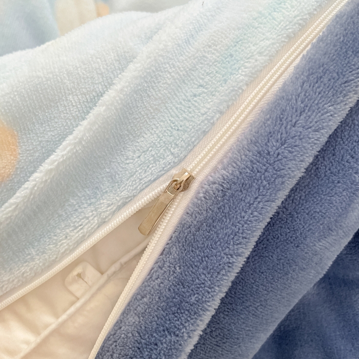 91家纺网 家纺一手货源 找家纺 云玲时尚 2025新款高克重牛奶绒印花床盖四件套 星愿小狗