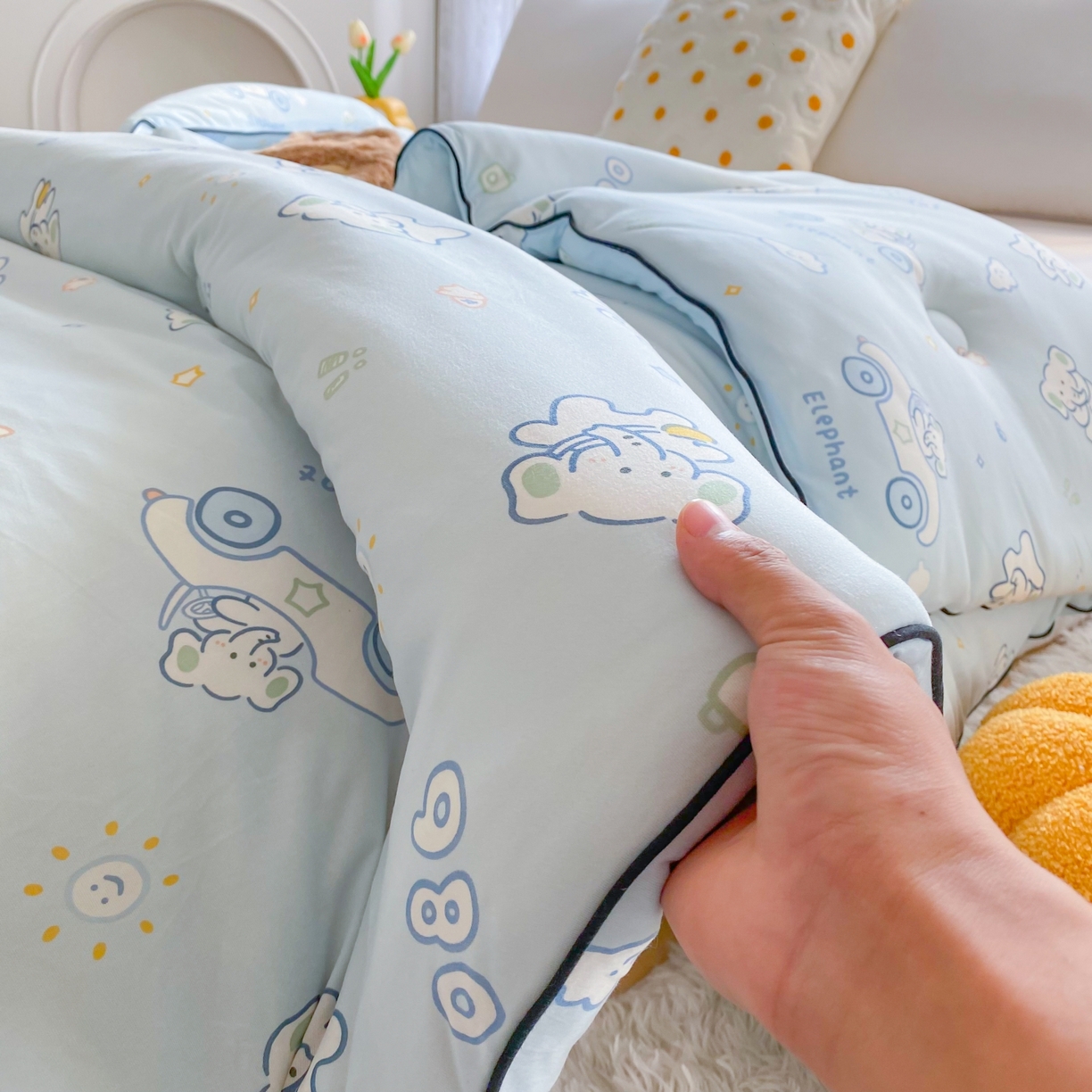 91家纺网 家纺一手货源 找家纺 小叮当家纺仓储工厂店 2025年新款A类母婴级宝宝被子豆豆绒牛奶针织棉被子儿童被子豆豆被大豆被春秋 牛奶针织被-汽车小象