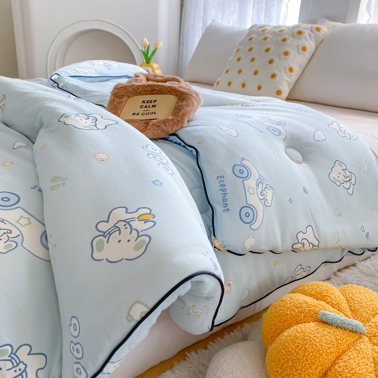 91家纺网 家纺一手货源 找家纺 小叮当家纺仓储工厂店 2025年新款A类母婴级宝宝被子豆豆绒牛奶针织棉被子儿童被子豆豆被大豆被春秋 牛奶针织被-汽车小象