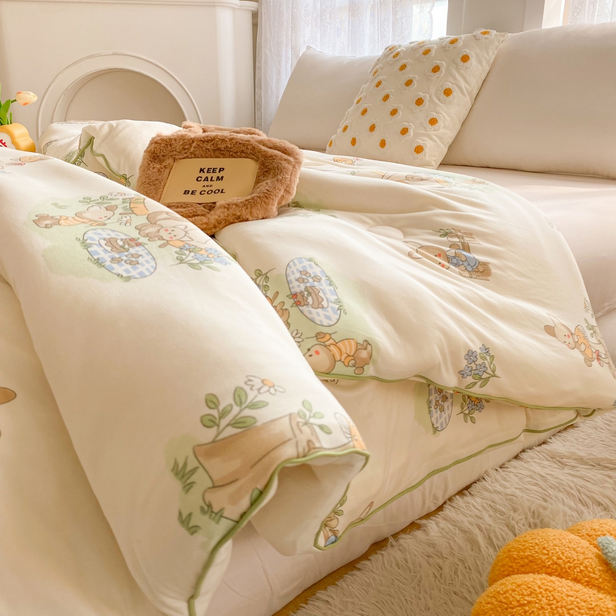 91家纺网 家纺一手货源 找家纺 小叮当家纺仓储工厂店 2025年新款A类母婴级宝宝被子豆豆绒牛奶针织棉被子儿童被子豆豆被大豆被春秋 牛奶针织被-松鼠萌兔