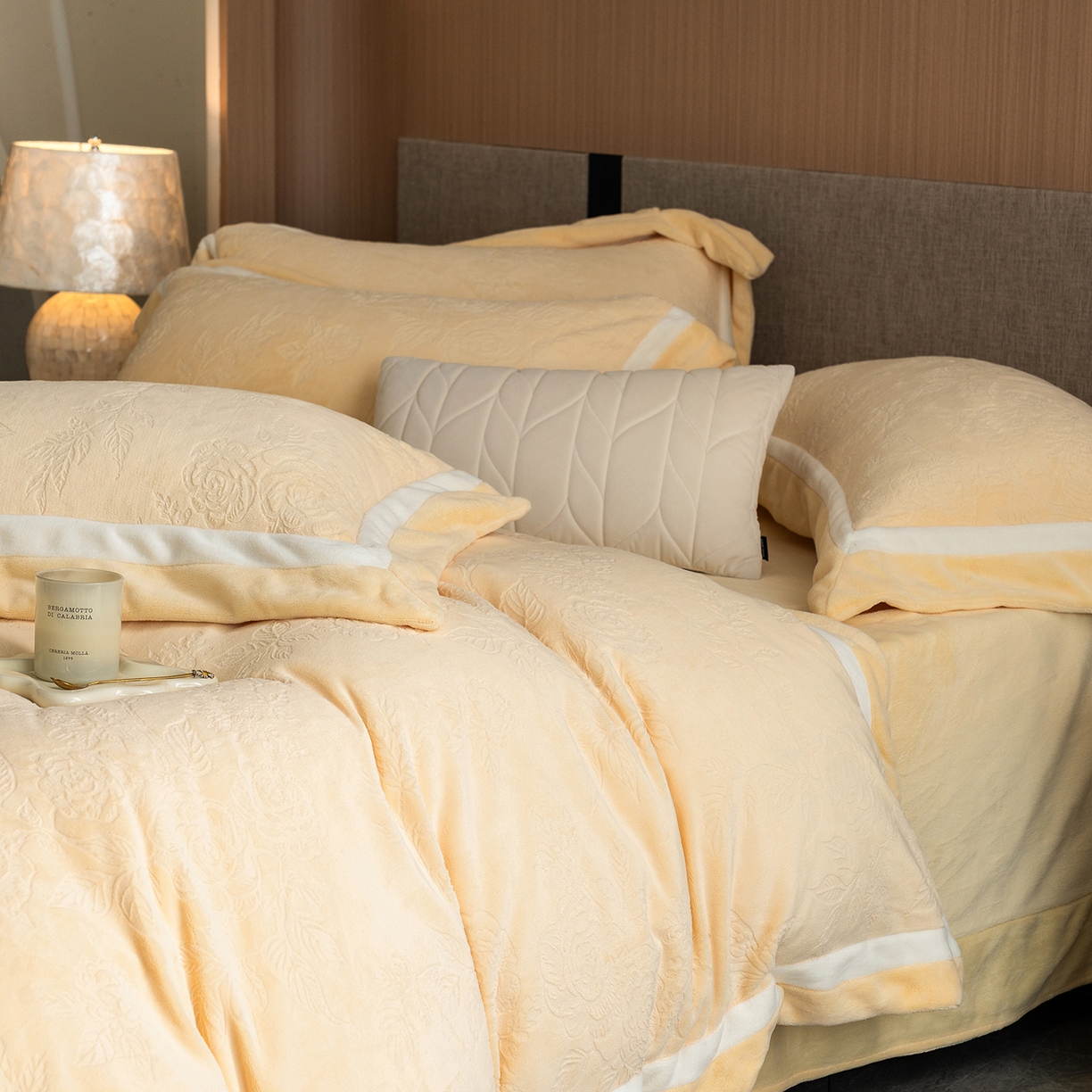 91家纺网 家纺一手货源 找家纺 瑞雪家居 2025新款亲肤舒适牛奶绒四件套-繁花系列 繁花-鹅黄