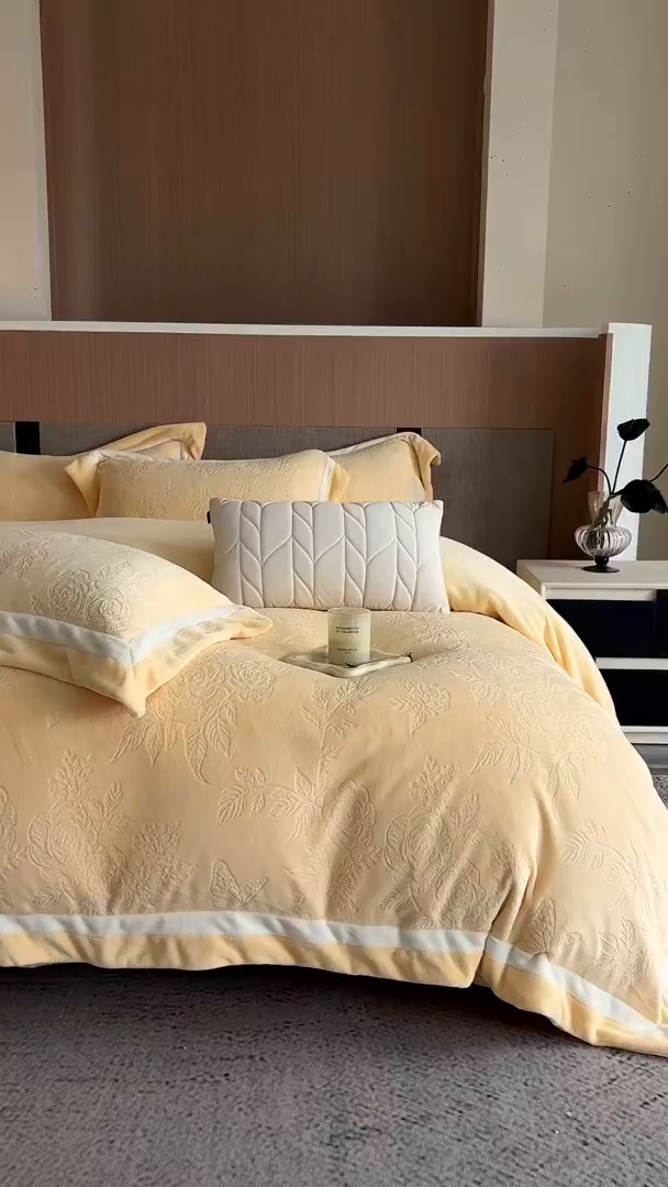 91家纺网 家纺一手货源 找家纺 瑞雪家居 2025新款亲肤舒适牛奶绒四件套-繁花系列 繁花-鹅黄