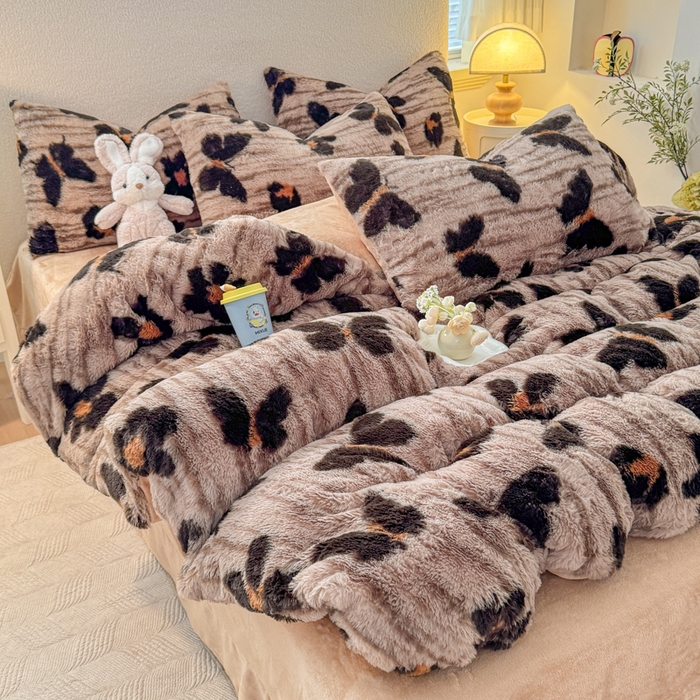 91家纺网 家纺一手货源 找家纺 爱多多家居 2025新款印花美拉德兔毛印花四件套单被套 绽放