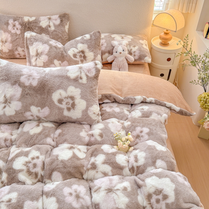 91家纺网 家纺一手货源 找家纺 爱多多家居 2025新款印花美拉德兔毛印花四件套单被套 繁花