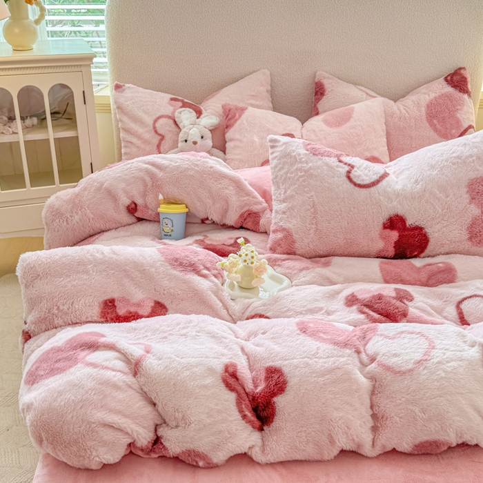 91家纺网 家纺一手货源 找家纺 爱多多家居 2025新款印花美拉德兔毛印花四件套单被套 米妮