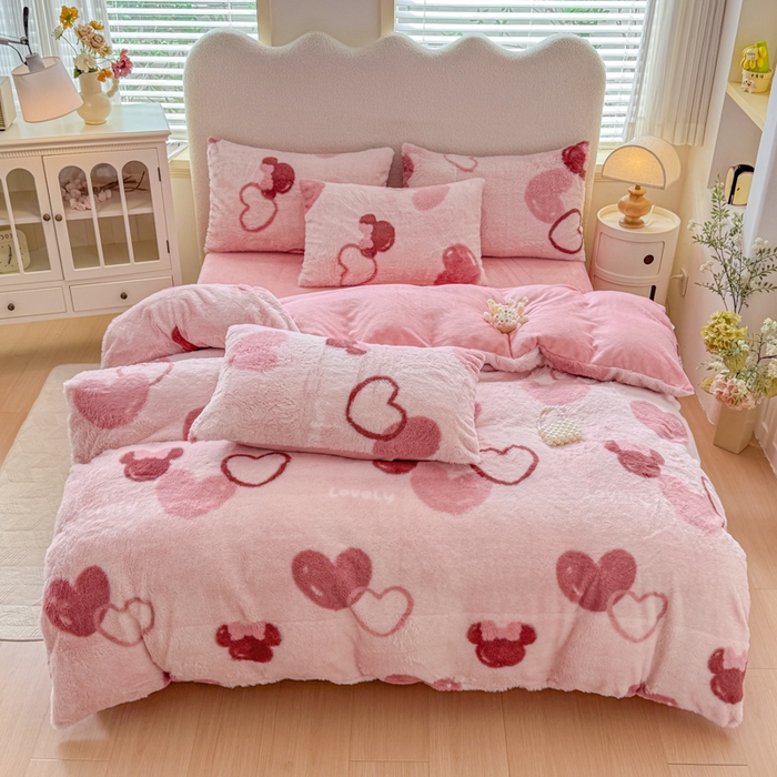 91家纺网 家纺一手货源 找家纺 爱多多家居 2025新款印花美拉德兔毛印花四件套单被套 米妮