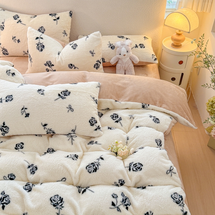 91家纺网 家纺一手货源 找家纺 爱多多家居 2025新款印花美拉德兔毛印花四件套单被套 暗夜玫瑰