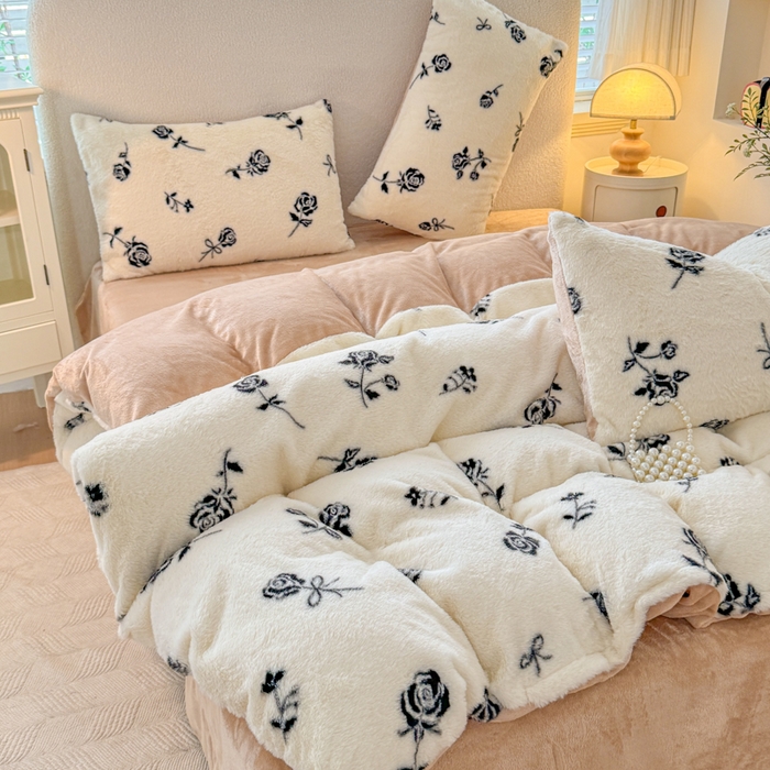 91家纺网 家纺一手货源 找家纺 爱多多家居 2025新款印花美拉德兔毛印花四件套单被套 暗夜玫瑰