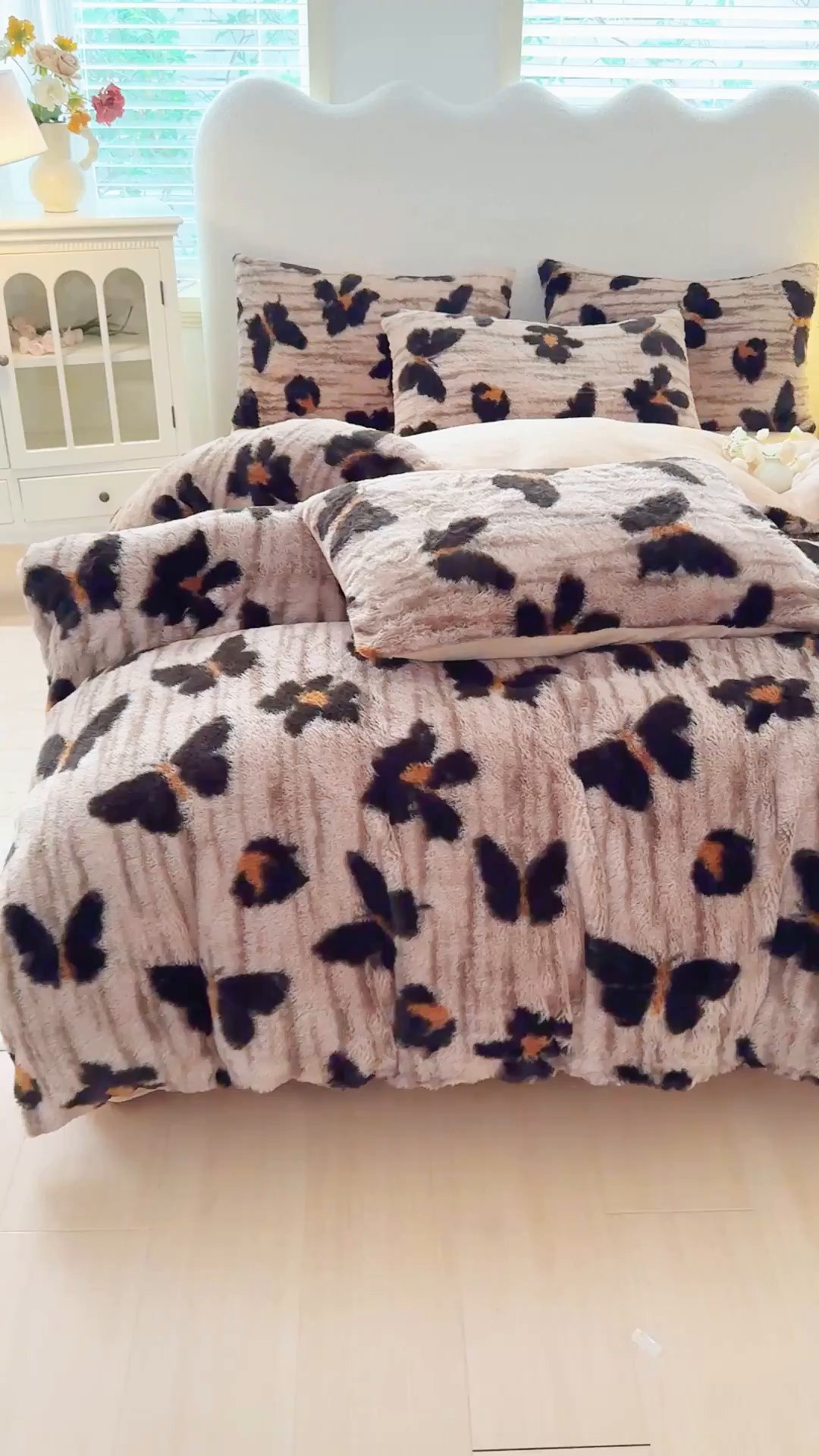 91家纺网 家纺一手货源 找家纺 爱多多家居 2025新款印花美拉德兔毛印花四件套单被套 绽放