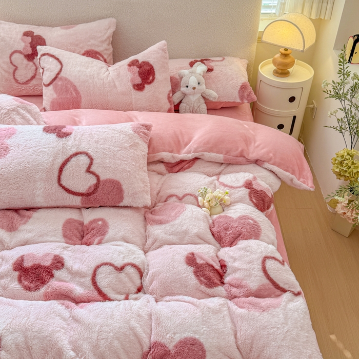 91家纺网 家纺一手货源 找家纺 爱多多家居 2025新款印花美拉德兔毛印花四件套单被套 米妮