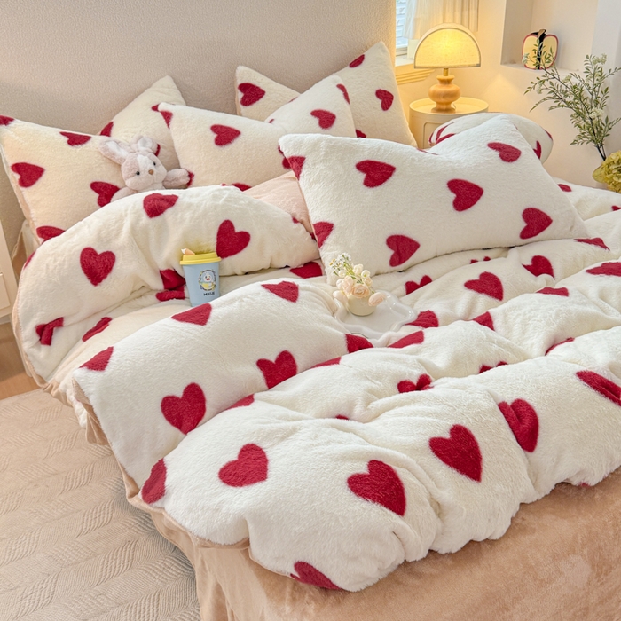 91家纺网 家纺一手货源 找家纺 爱多多家居 2025新款印花美拉德兔毛印花四件套单被套 红色爱心