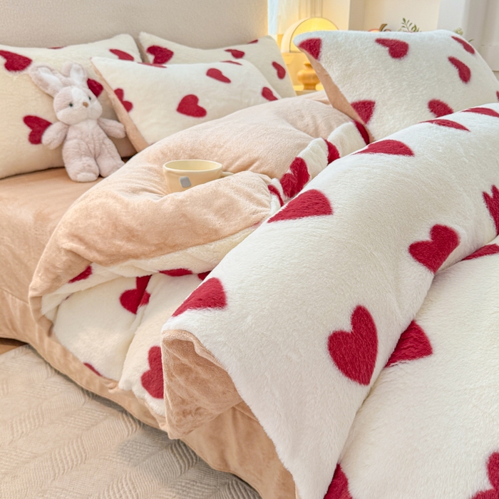 91家纺网 家纺一手货源 找家纺 爱多多家居 2025新款印花美拉德兔毛印花四件套单被套 红色爱心