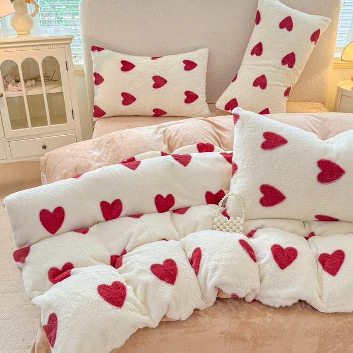 91家纺网 家纺一手货源 找家纺 爱多多家居 2025新款印花美拉德兔毛印花四件套单被套 红色爱心