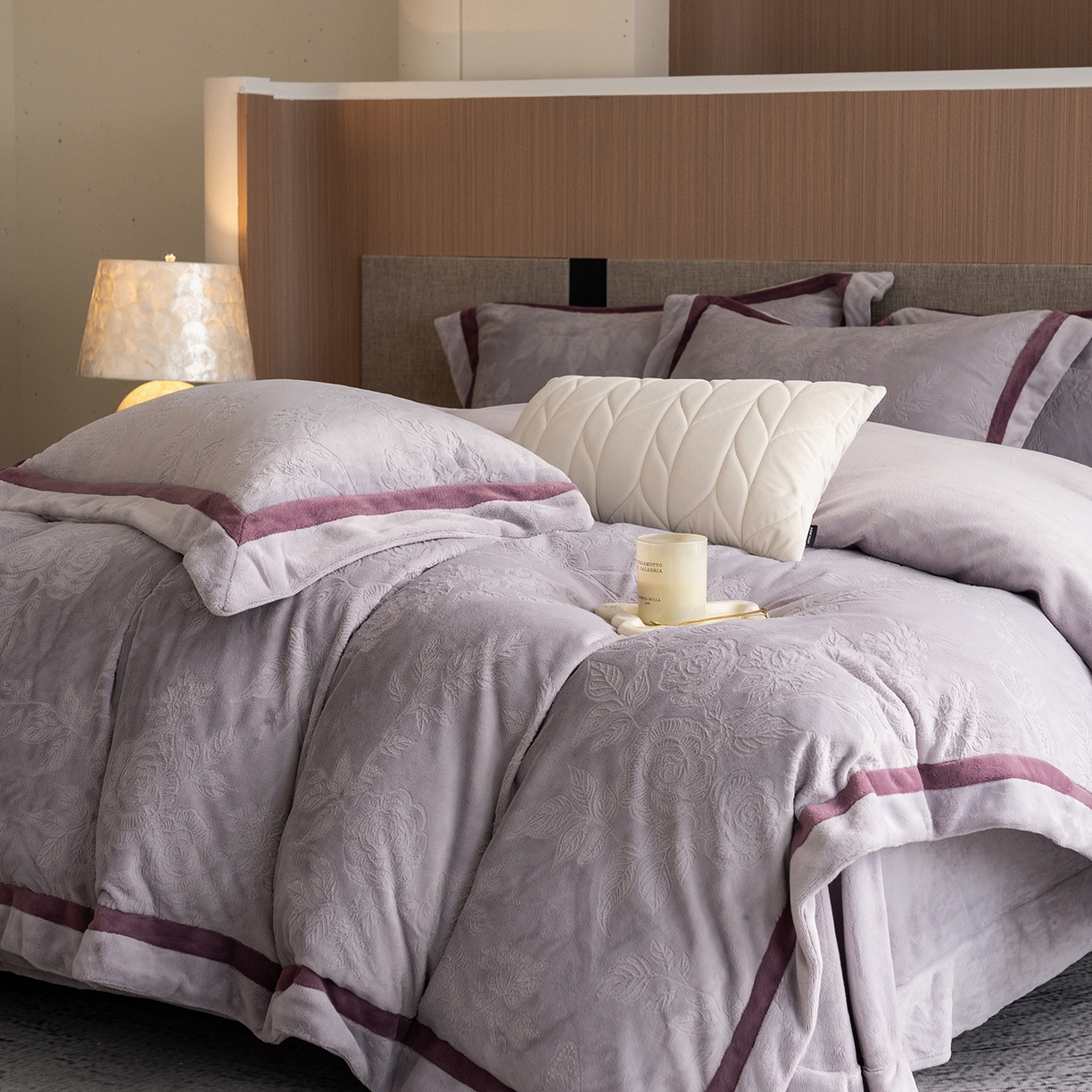 91家纺网 家纺一手货源 找家纺 瑞雪家居 2025新款亲肤舒适牛奶绒四件套-繁花系列 繁花-浅紫