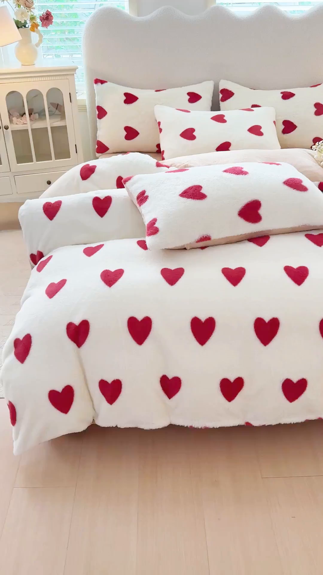 91家纺网 家纺一手货源 找家纺 爱多多家居 2025新款印花美拉德兔毛印花四件套单被套 红色爱心