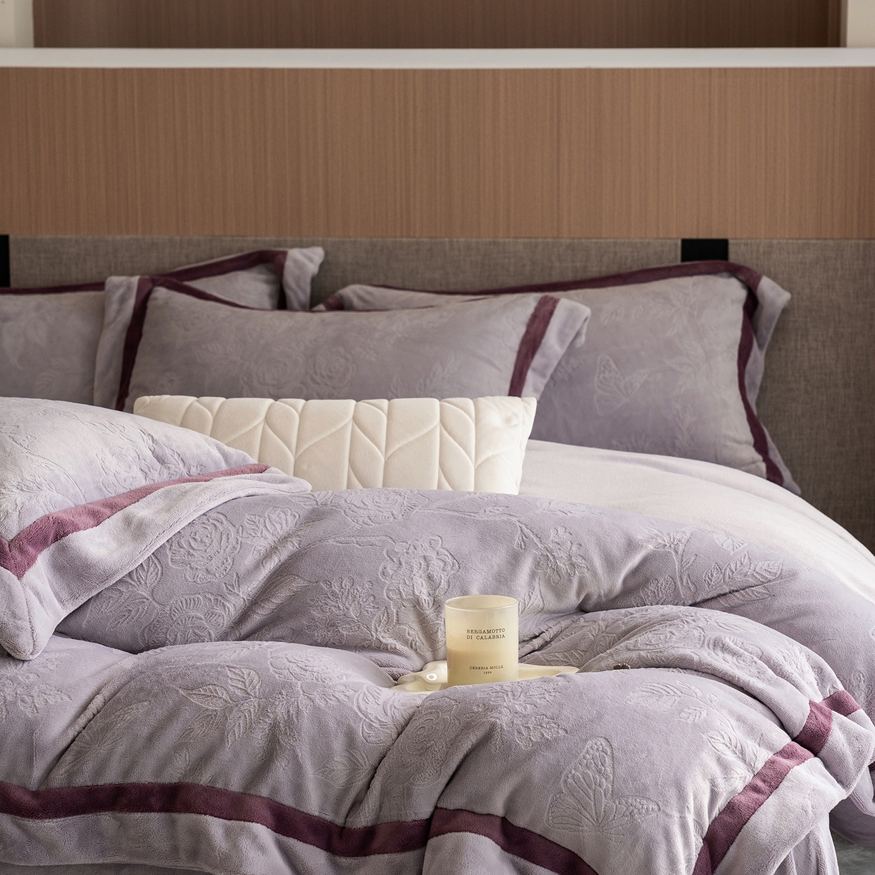 91家纺网 家纺一手货源 找家纺 瑞雪家居 2025新款亲肤舒适牛奶绒四件套-繁花系列 繁花-浅紫