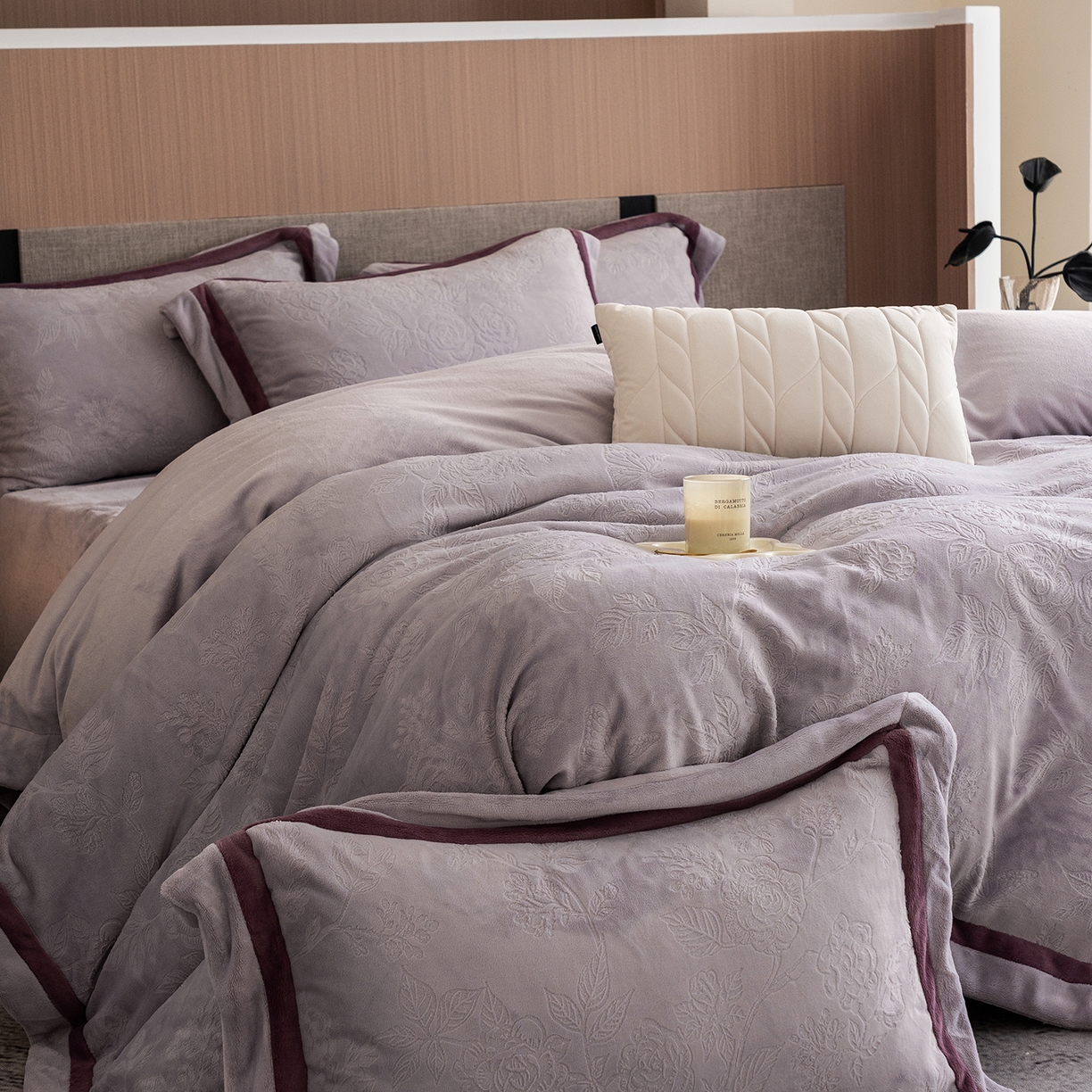 91家纺网 家纺一手货源 找家纺 瑞雪家居 2025新款亲肤舒适牛奶绒四件套-繁花系列 繁花-浅紫