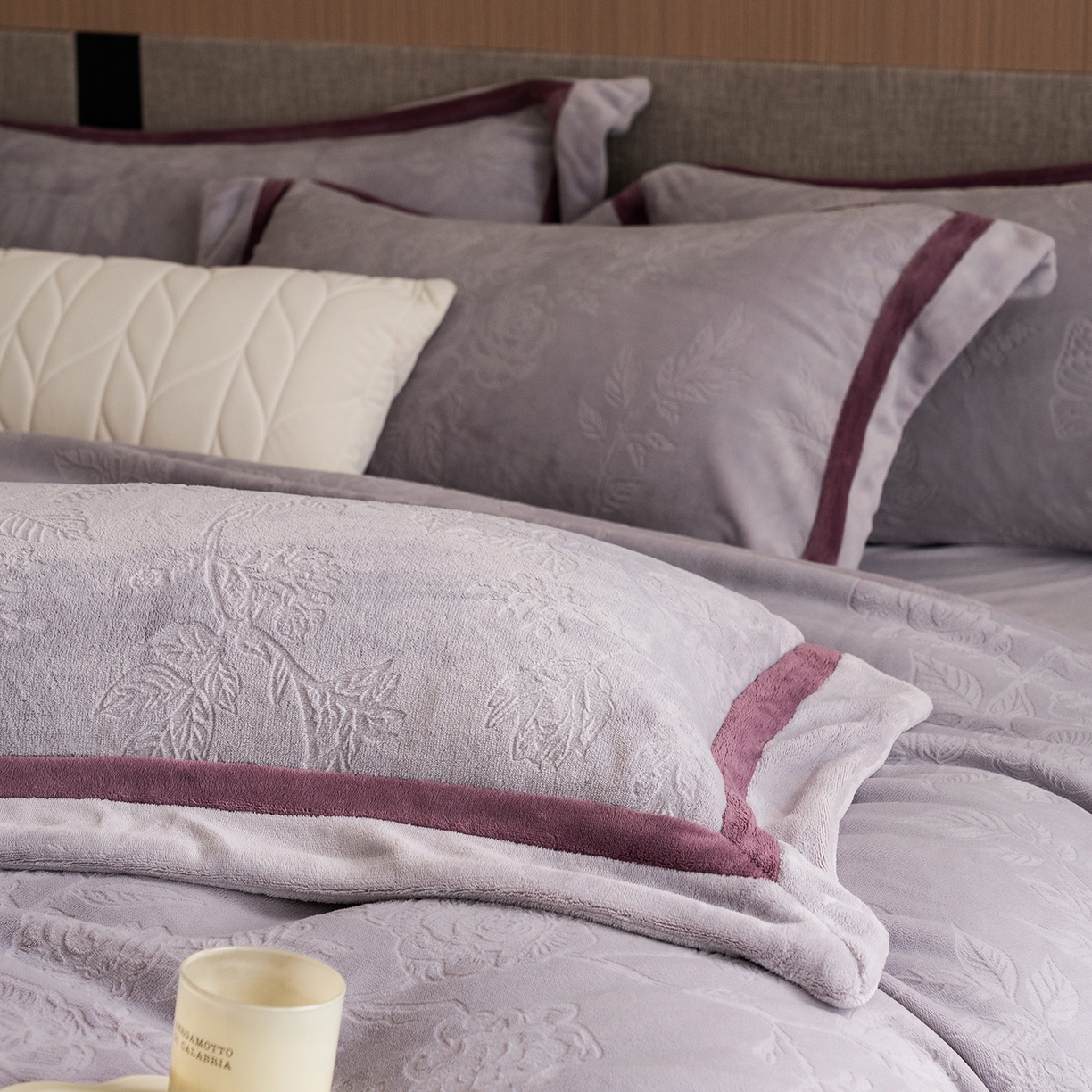 91家纺网 家纺一手货源 找家纺 瑞雪家居 2025新款亲肤舒适牛奶绒四件套-繁花系列 繁花-浅紫