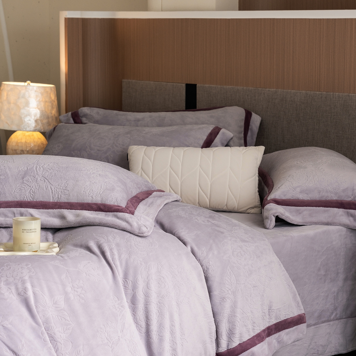 91家纺网 家纺一手货源 找家纺 瑞雪家居 2025新款亲肤舒适牛奶绒四件套-繁花系列 繁花-浅紫