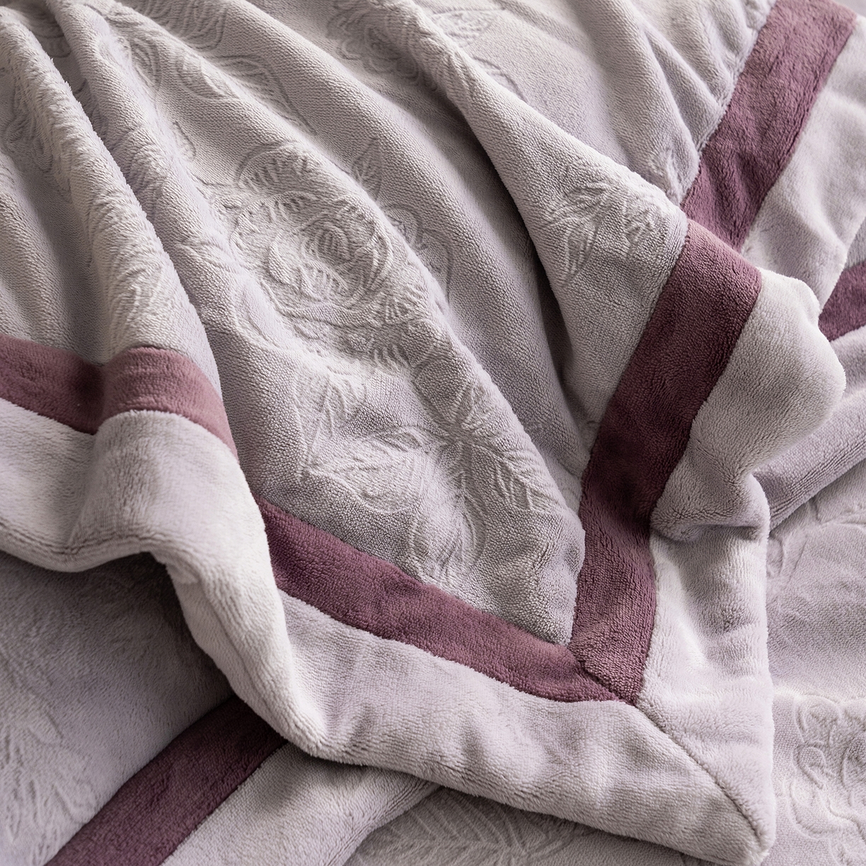 91家纺网 家纺一手货源 找家纺 瑞雪家居 2025新款亲肤舒适牛奶绒四件套-繁花系列 繁花-浅紫