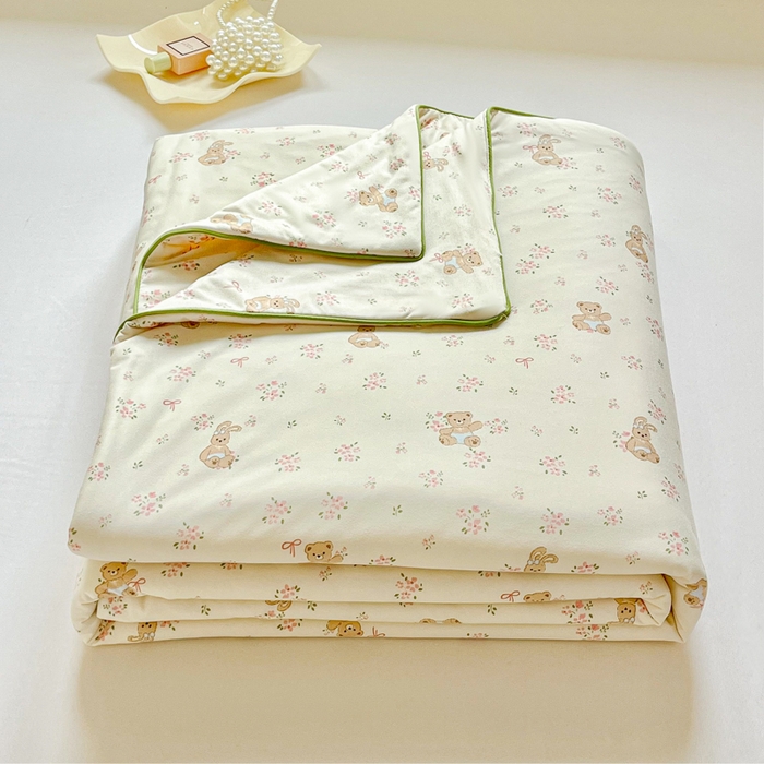 91家纺网 家纺一手货源 找家纺 小叮当家纺仓储工厂店 2025年新款A类母婴级宝宝被子豆豆绒牛奶针织棉被子儿童被子豆豆被大豆被春秋 牛奶针织被-熊兔恋记