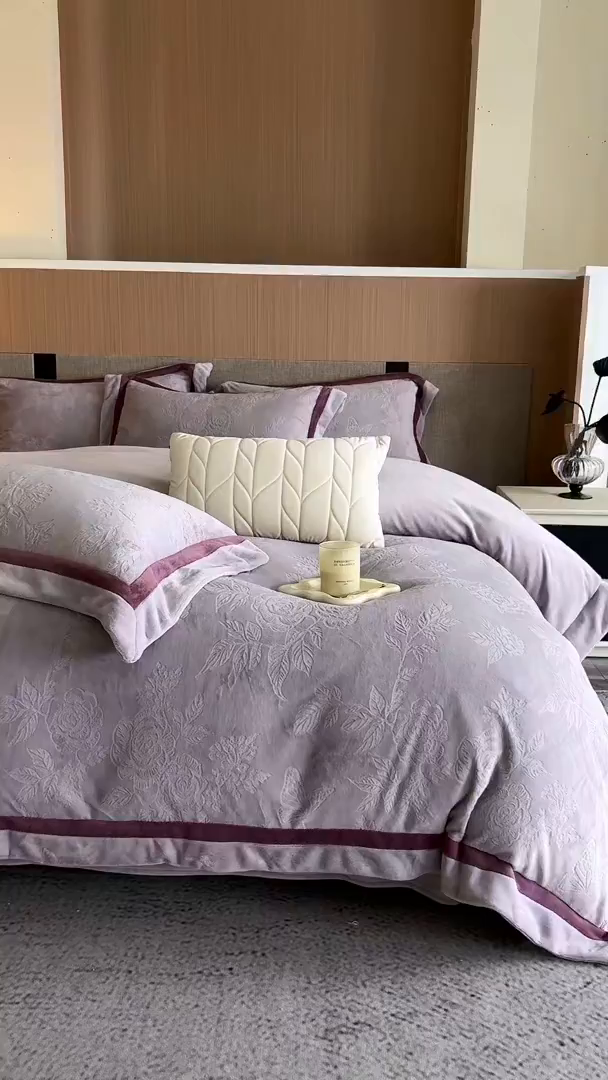 91家纺网 家纺一手货源 找家纺 瑞雪家居 2025新款亲肤舒适牛奶绒四件套-繁花系列 繁花-浅紫