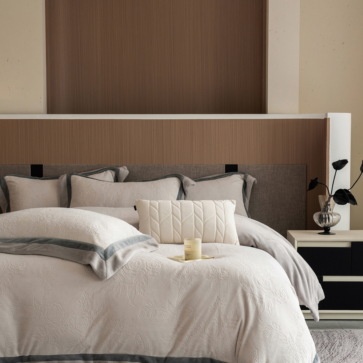 91家纺网 家纺一手货源 找家纺 瑞雪家居 2025新款亲肤舒适牛奶绒四件套-繁花系列 繁花-珍珠白