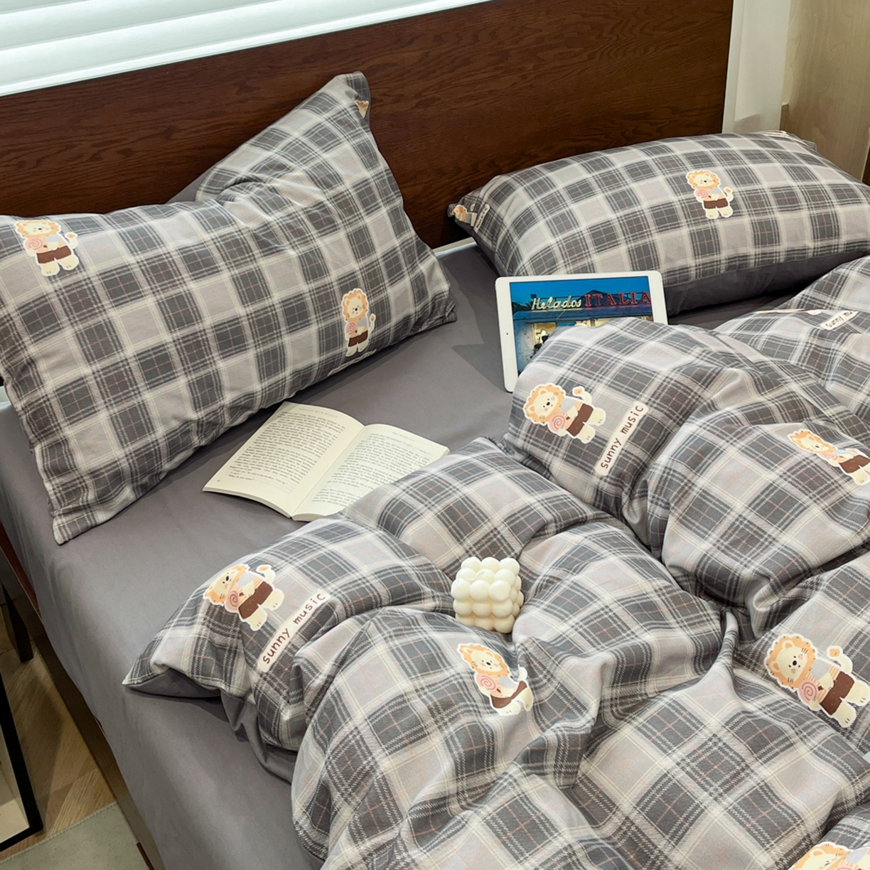 91家纺网 家纺一手货源 找家纺 小叮当家纺仓储工厂店 2025新款提供买家秀爆款花型不断货美拉德卡通全棉纯棉磨毛四件套 小萌狮