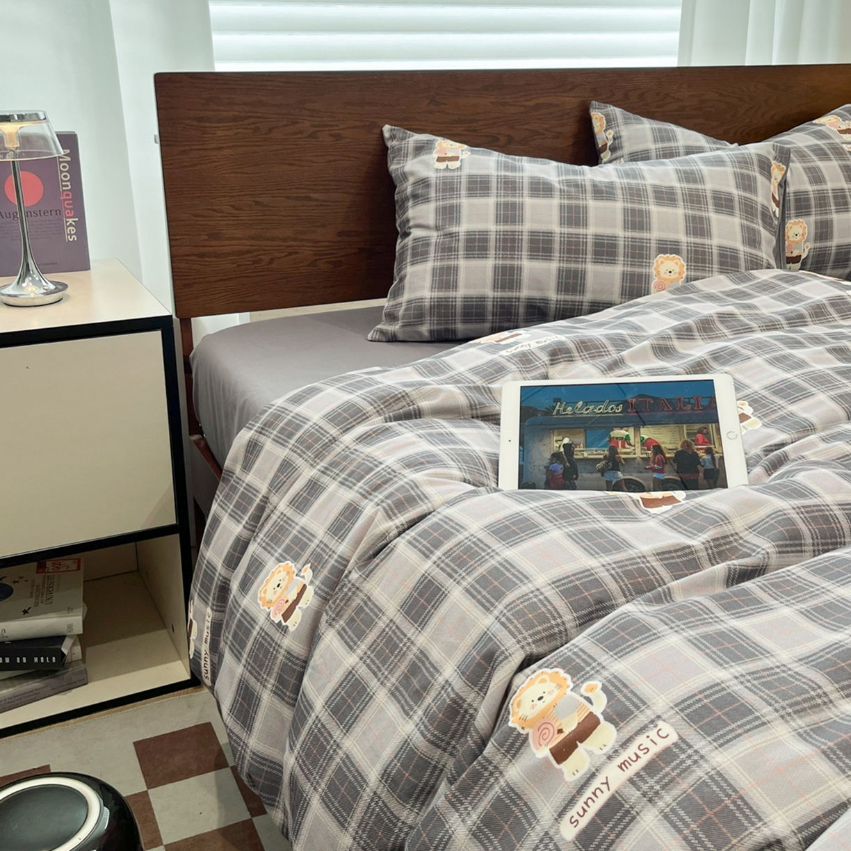 91家纺网 家纺一手货源 找家纺 小叮当家纺仓储工厂店 2025新款提供买家秀爆款花型不断货美拉德卡通全棉纯棉磨毛四件套 小萌狮