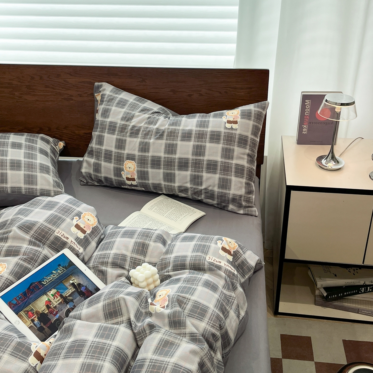 91家纺网 家纺一手货源 找家纺 小叮当家纺仓储工厂店 2025新款提供买家秀爆款花型不断货美拉德卡通全棉纯棉磨毛四件套 小萌狮